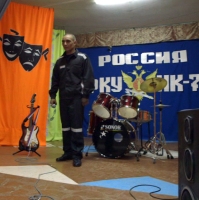 Осуждённые записываются для конкурса. Кадр из фильма Сказка о соловьях-разбойниках