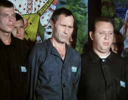 Герой Василия Шукшина и другие осуждённые поют песню Вечерний звон