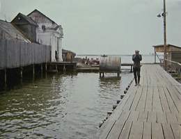 Герой Василия Шукшина освободился из тюрьмы. Вологодская область, знаменитый кадр с мостками